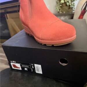 Sorel Women's Vibrant Coral Ankle Booties